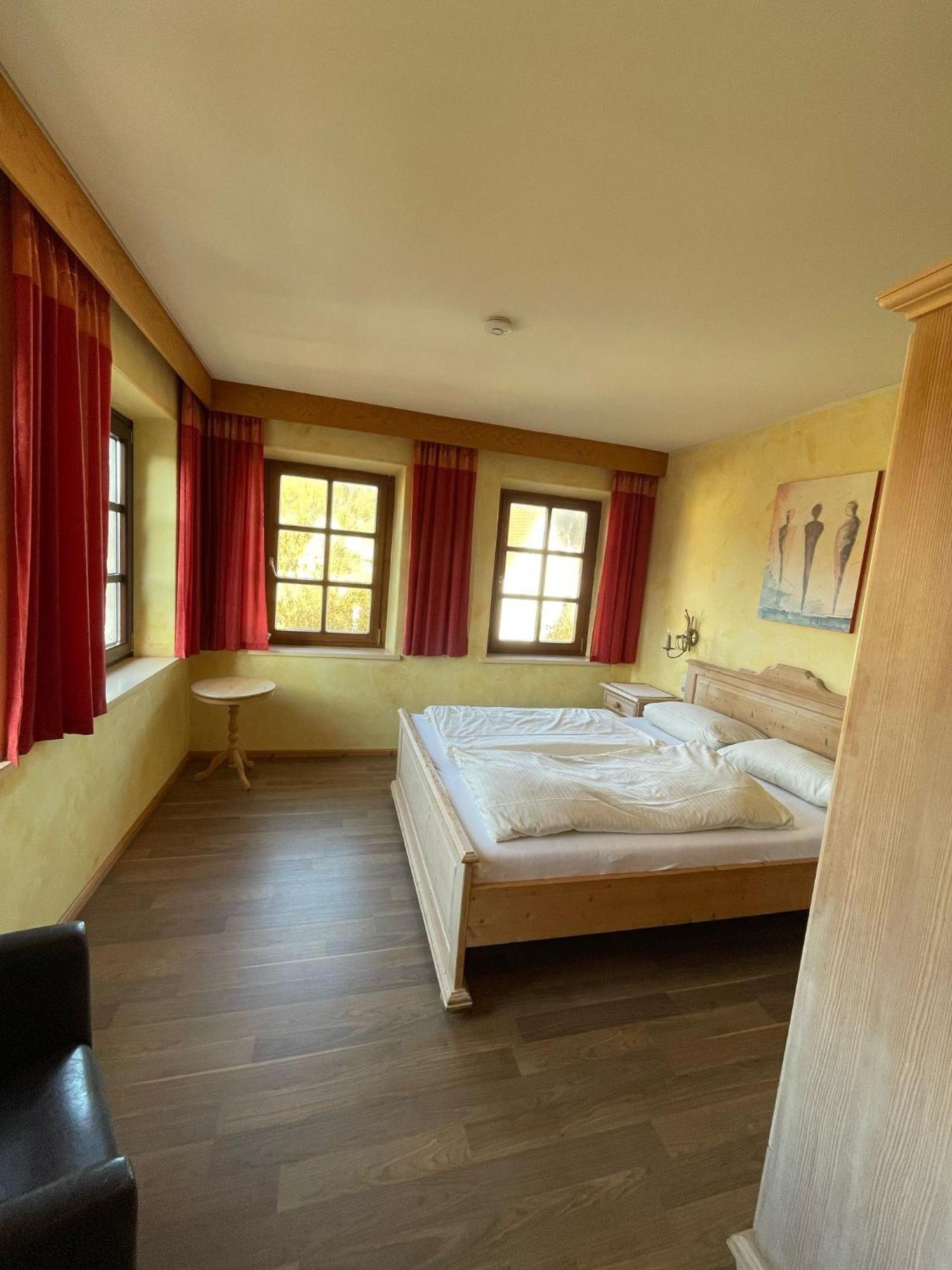 Landhotel Neukirchner Hof Neukirchen Bei Sulzbach-Rosenberg Экстерьер фото